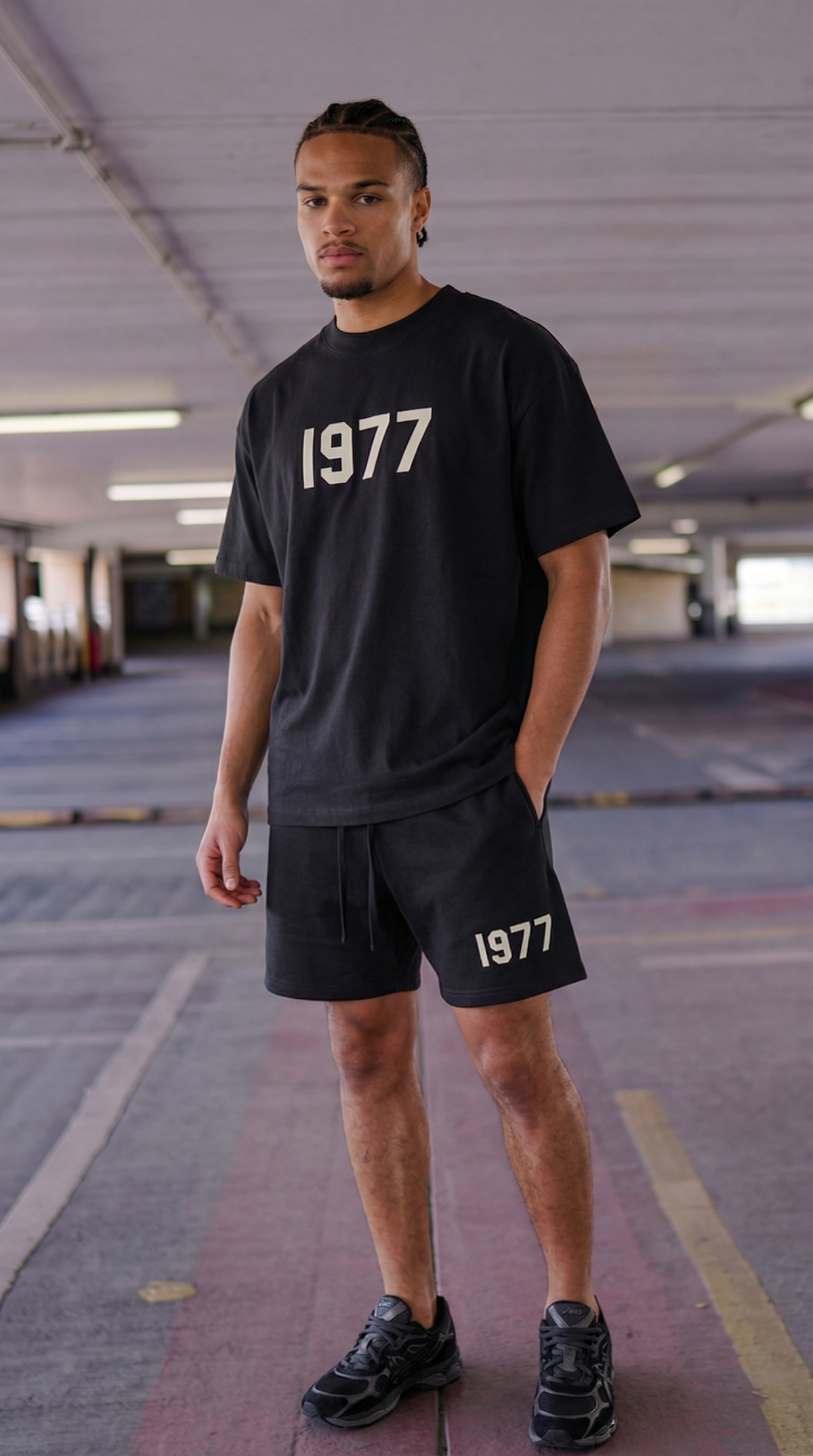 Ensemble 1977 Off Black
